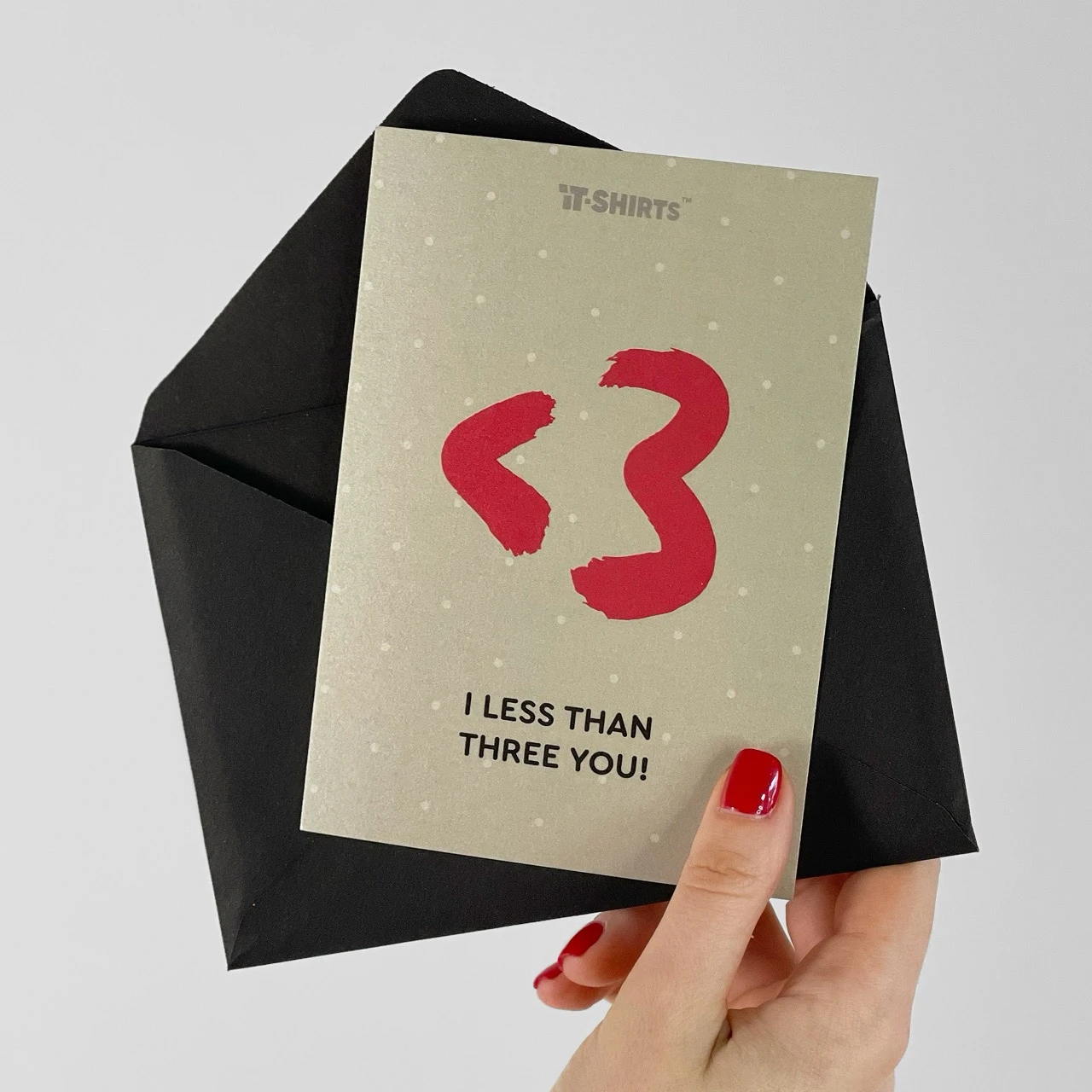 Листівка «I less than three you!», у чорному конверті