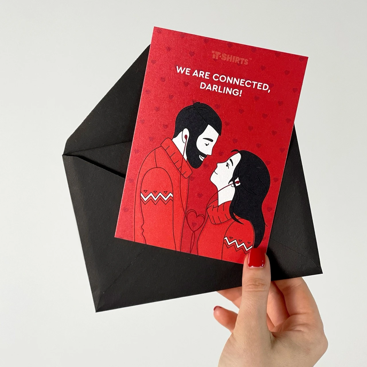 Листівка «We are connected, darling», у чорному конверті