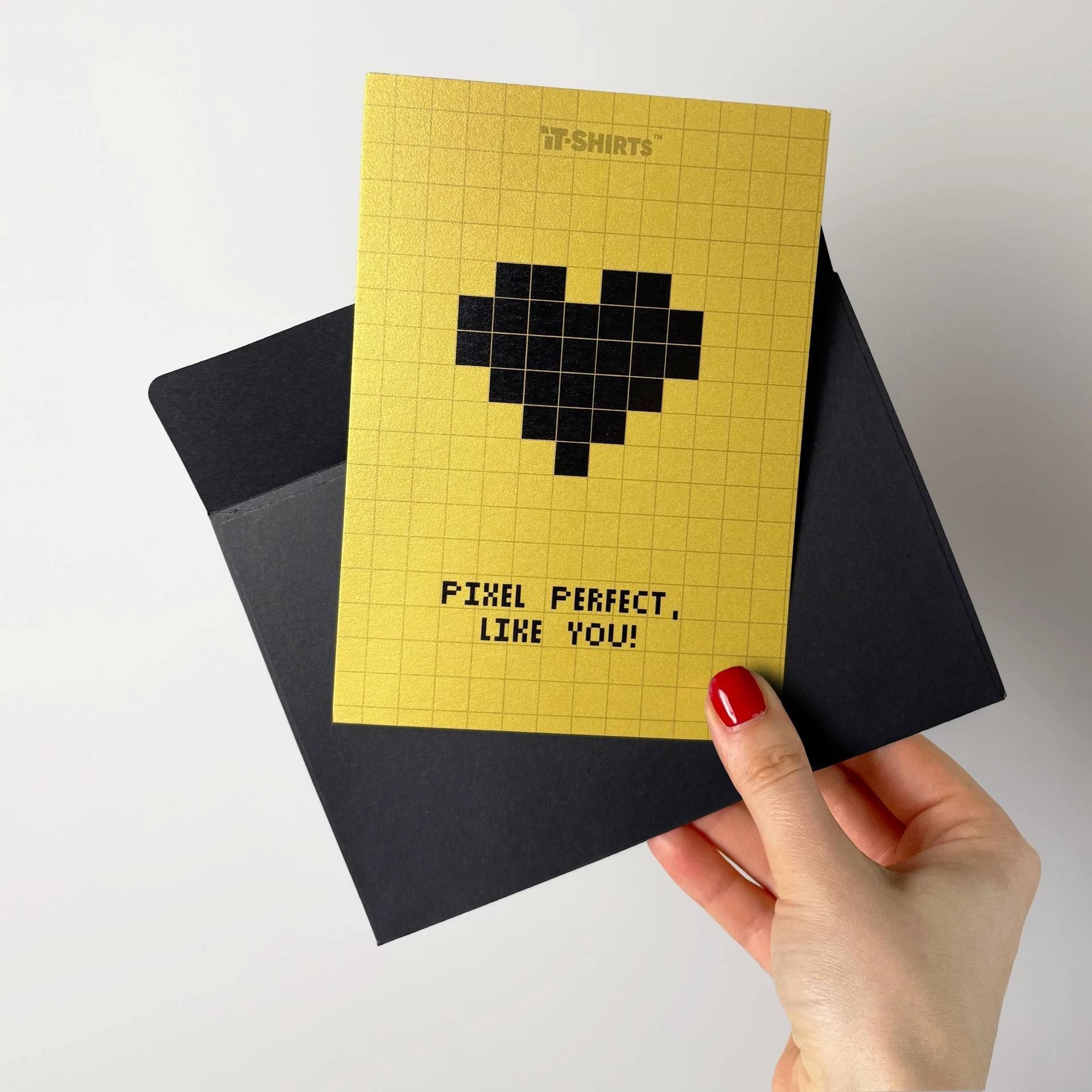 Листівка «Pixel perfect, like you», у чорному конверті